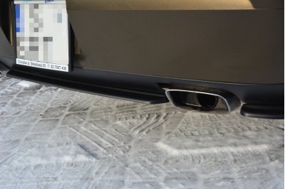 Накладка сплиттер на задний бампер центральная на Dodge Challenger III SRT8
