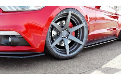 Накладки сплиттеры на пороги на Ford Mustang VI