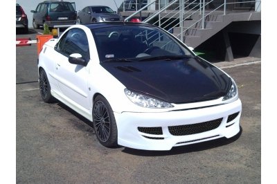 Бампер передний на Peugeot 206