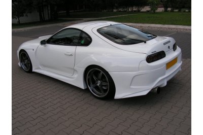 Расширение задних крыльев на Toyota Supra IV