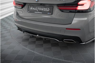 Накладка сплиттер на задний бампер центральная на BMW 5 G30 / G31 рестайл