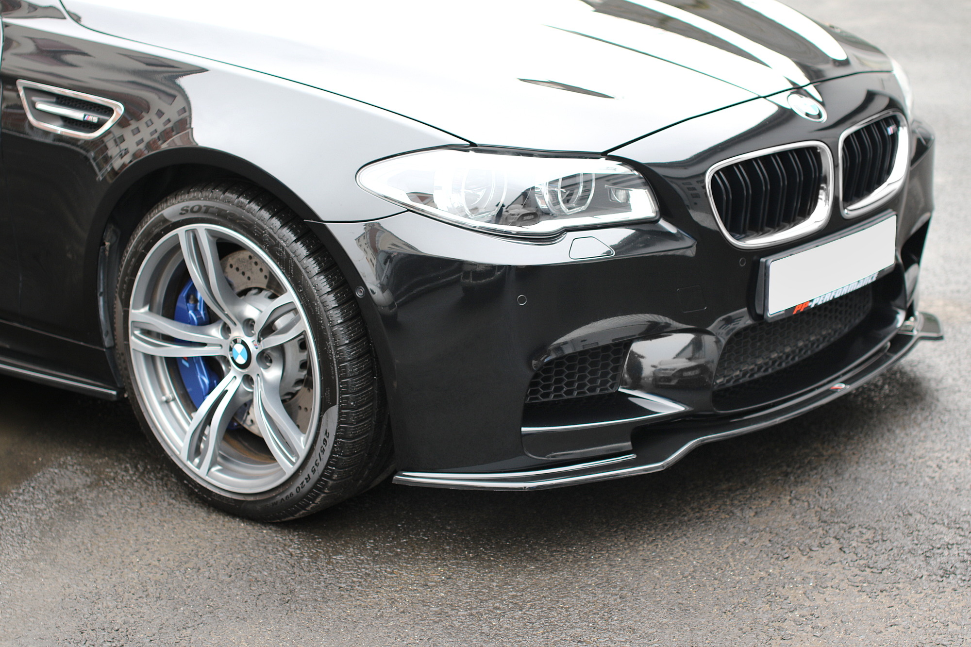 Бампер bmw. BMW 5 f10 m бампер. БМВ М 5 Ф 10 С М бампером. BMW f10 сплиттер передний. Сплиттер BMW f10.